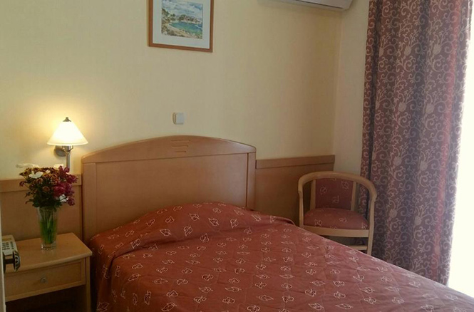 Single Rooms in Tolo